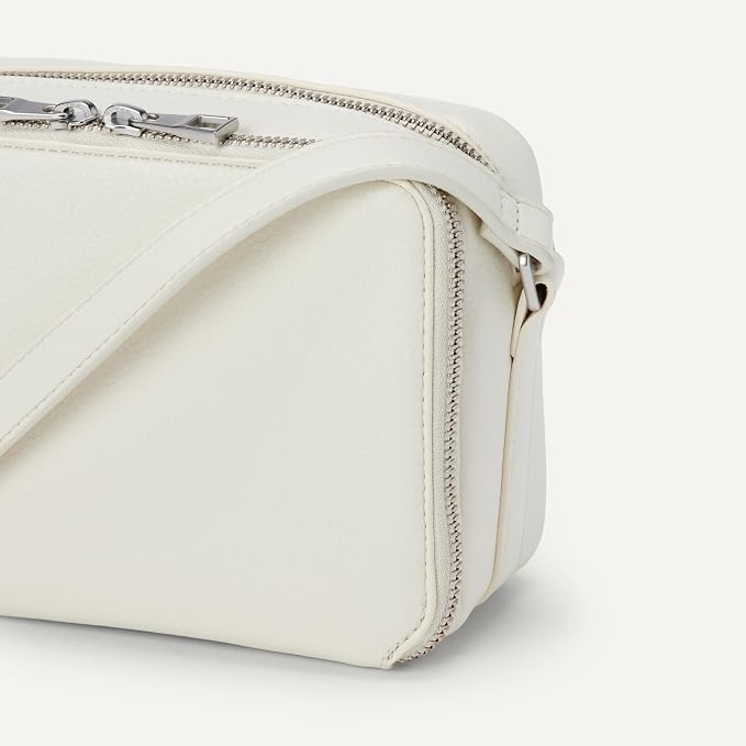 Amazon Essentials Women's Boxy Crossbody Bag