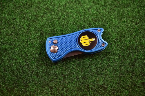 Andoji Golf Divot Repair Tool with Funny Ball Markers – Great Golf Gifts – Durable and Stylish Golf Divot Tool – Must-Have Golf Accessories – Unique Divot Repair Tool – Middle Finger (Blue)