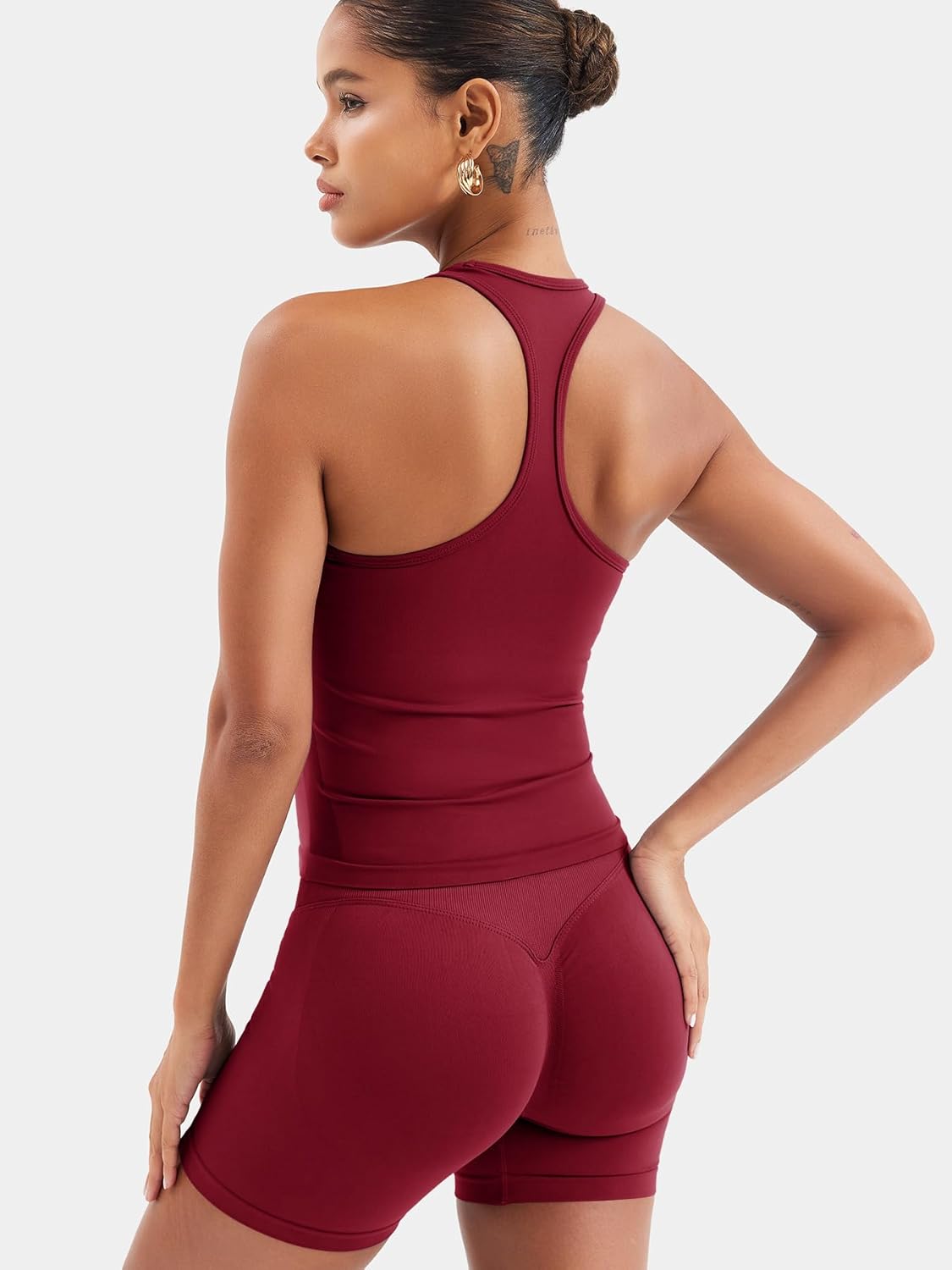 YEOREO Workout Tank Tops for Women - Seamless Square Neck Sleeveless Gym & Yoga Shirts