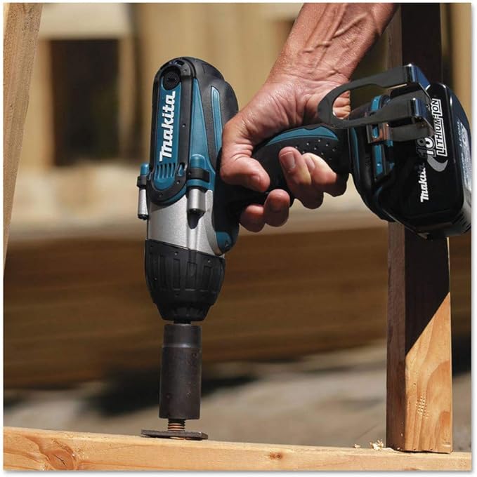 Makita XWT041X 3.0Ah 18V LXT Lithium-Ion Cordless 1/2" Square Drive Impact Wrench Kit