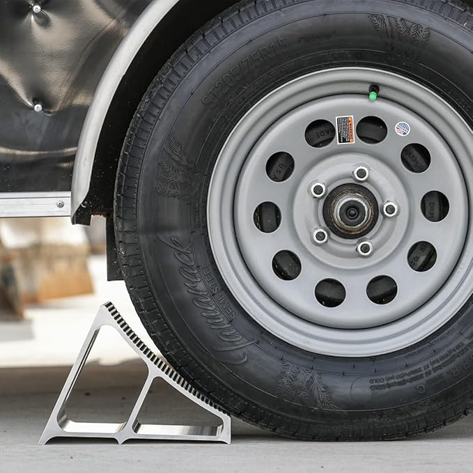 Buyers Products WC7118A Aluminum Wheel Chock with Ribbed Slope, 6 x 8.75 x 5.86 Inch, Added Security for Chocking Semi Trailers and Trucks, Ideal for Snow and Ice Conditions