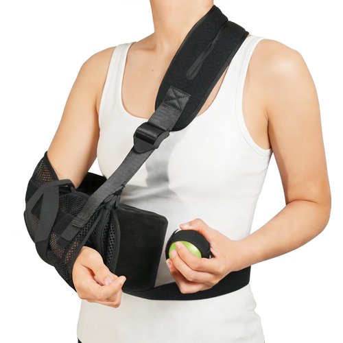 GAOUREL Comfortable arm sling Equipped with a padded sling, removable abduction pillow, training ball, and stabilization support plate to help you recover comfortably after a rotator cuff tear and arm pain.（Black-pillow)