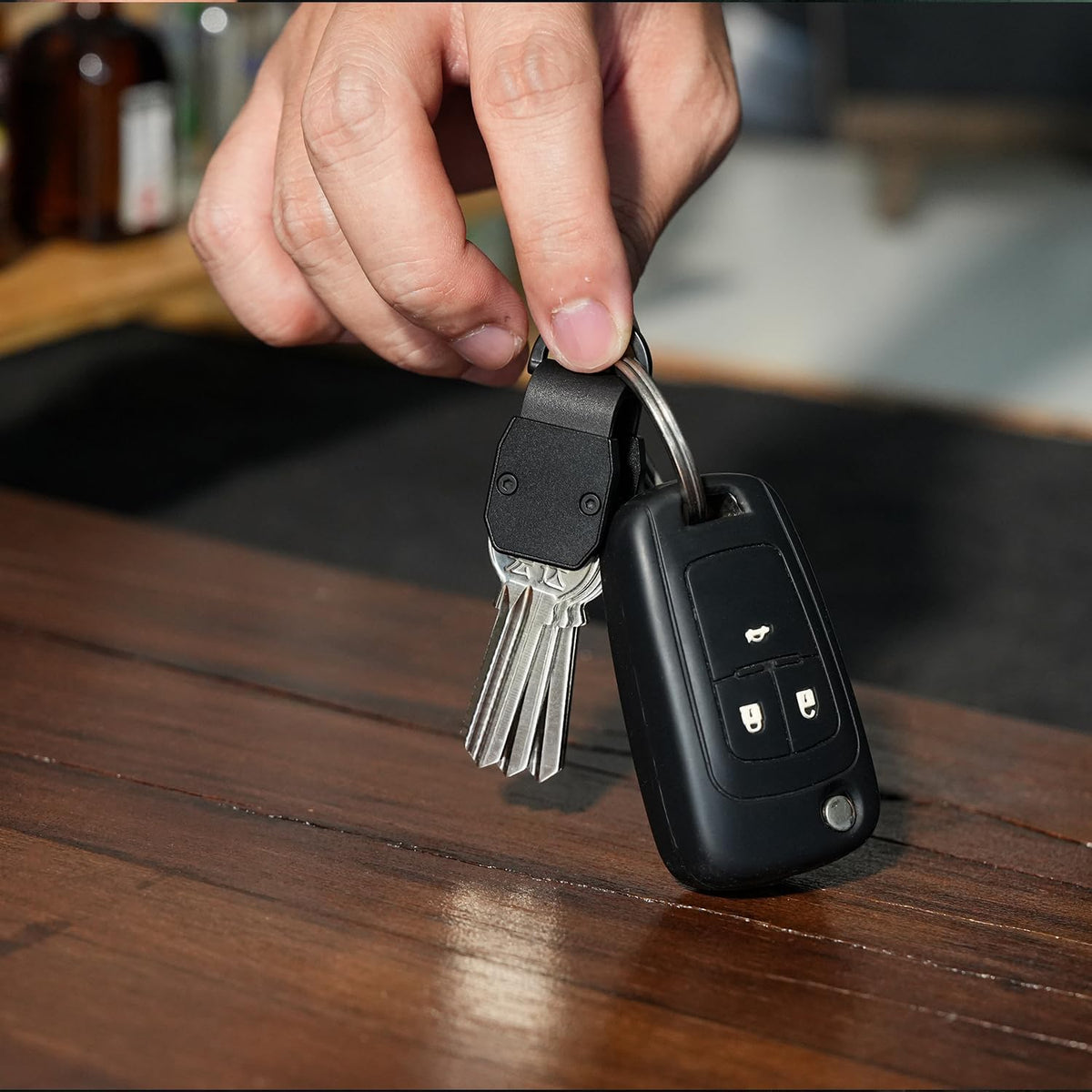 Compact Aluminum Mini Key Organizer Holder Keychain with Carabiner Clip.