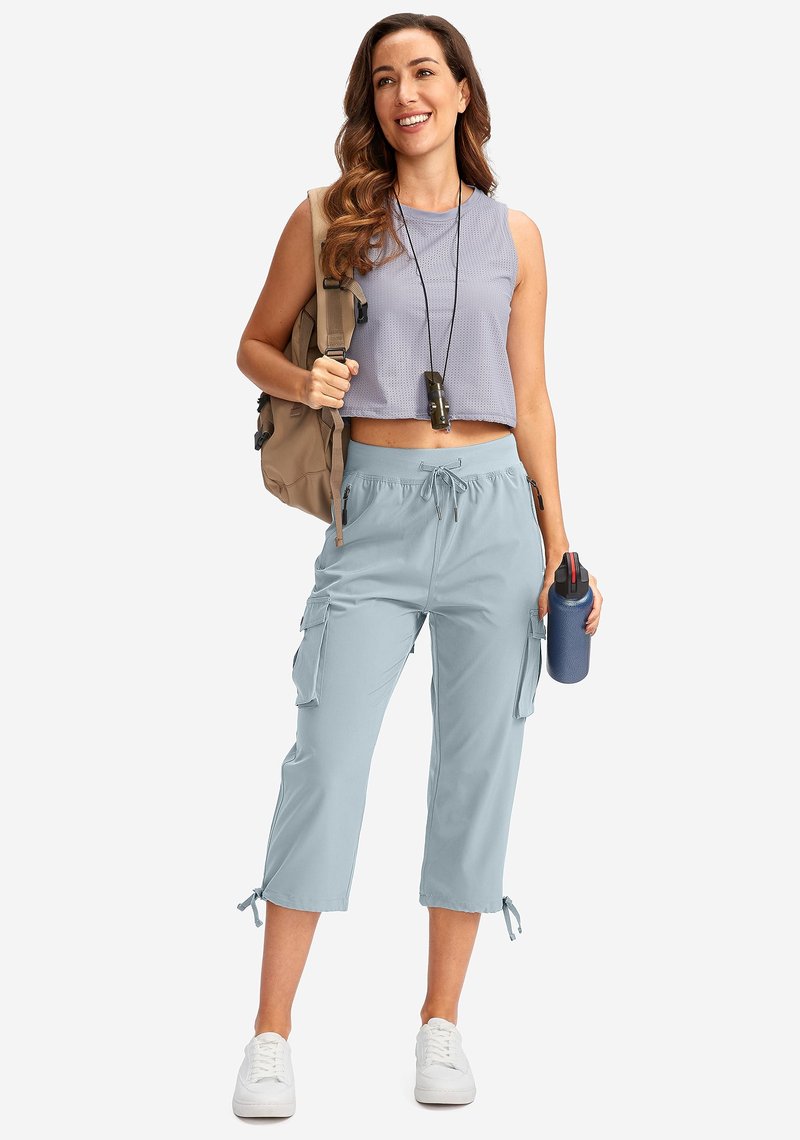 Soothfeel Women's Cargo Capris Pants with 6 Pockets Lightweight Quick Dry Travel Hiking Summer Pants for Women Casual (Light Grey, 4XL)