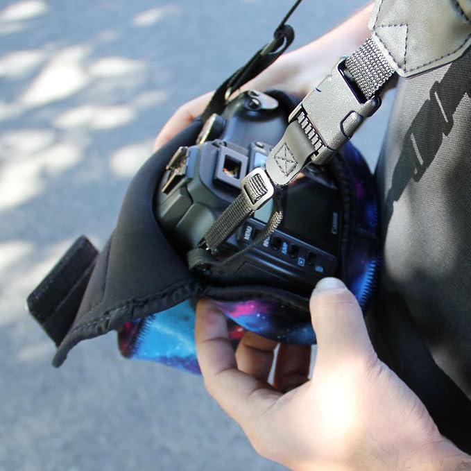 USA Gear Camera Sleeve for Compact SLRs Compatible