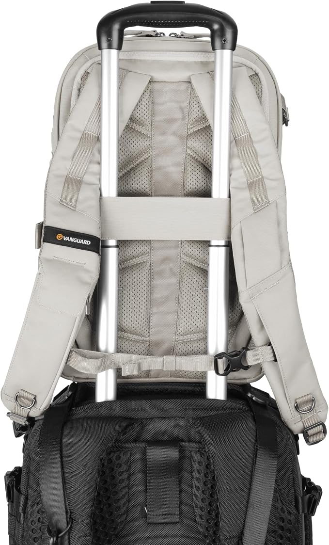 VANGUARD VEO Metro B20L Camera & Everyday Backpack – Fits 70–200mm Attached