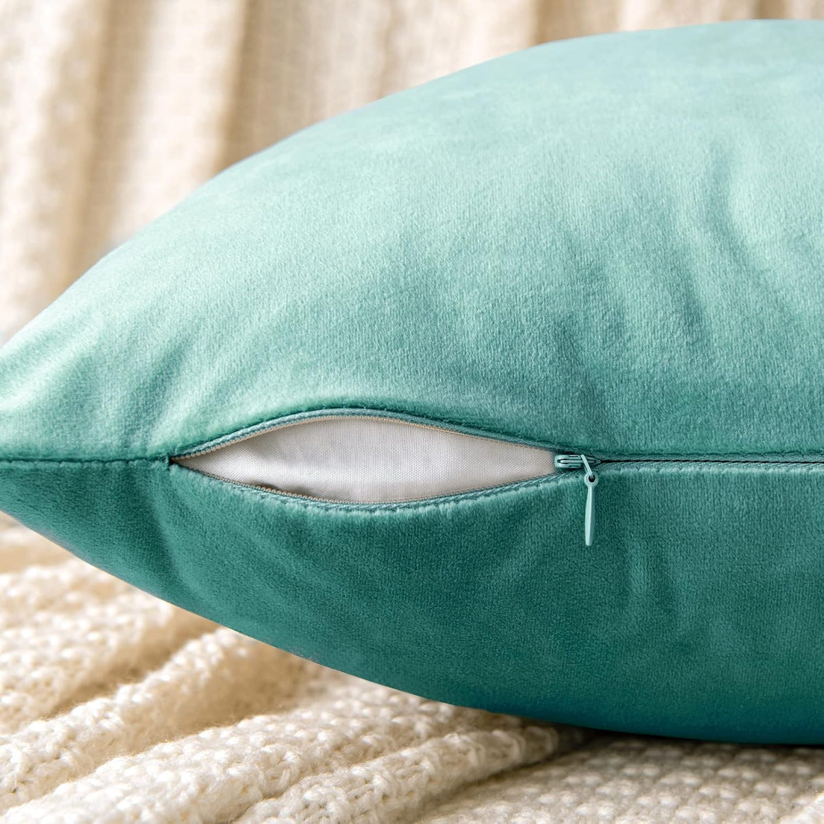 EMEMA Pack of 2 Velvet Throw Pillow Covers Decorative Square Pillowcase Soft Solid Cushion Case for Sofa Bedroom Chair Car 20x20 Inch Aqua Green