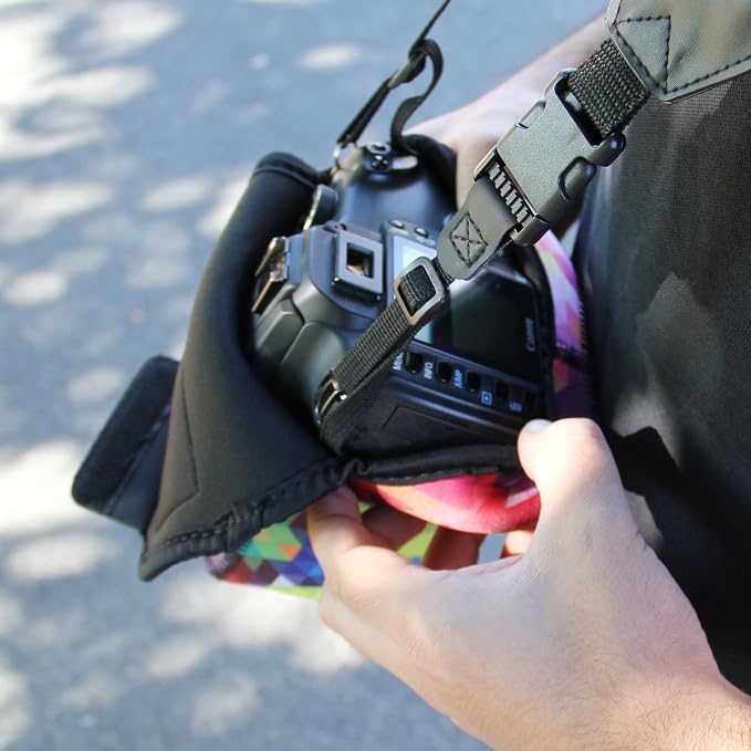 USA Gear Camera Sleeve for Compact SLRs Compatible