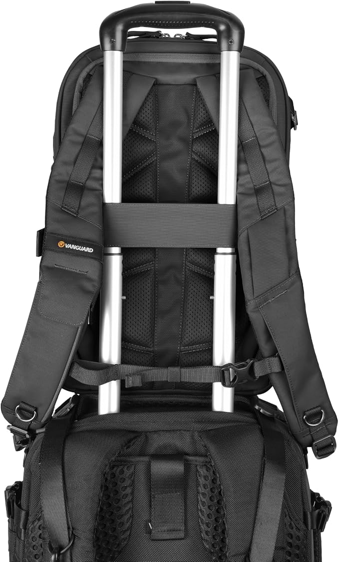 VANGUARD VEO Metro B25L Camera & Everyday Backpack – Fits 70–200mm Attached