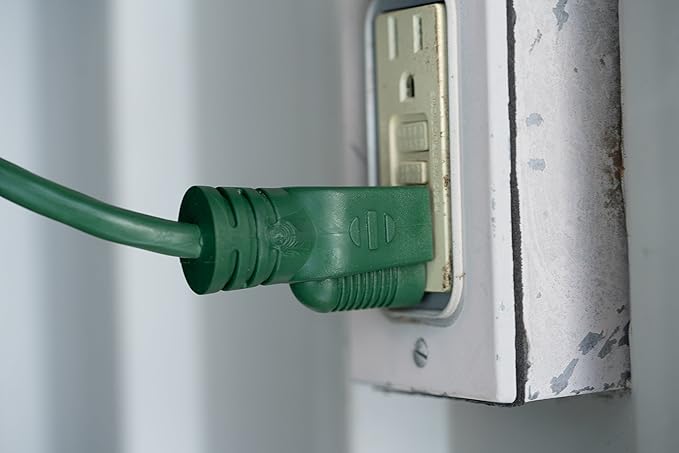 Woods Yard Master Extension Cord - Flexible Power for Patio & Landscape Use - Light Duty - SJTW Extension - 16 Gauge - 3 Prong - Green - 20 Foot