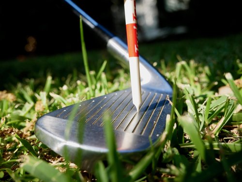 Flygolf Tool Tee Premium Golf Tees (30 Pack) – Built-in Groove Cleaner Tip for Clean Grooves & Better Contact – Durable Tour-Style Plastic Tees