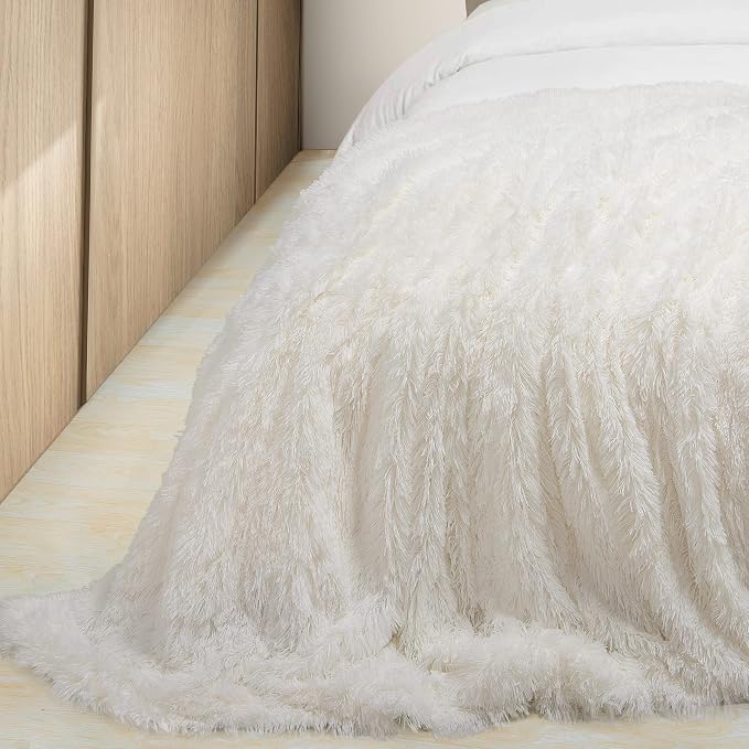 Tuddrom Decorative Extra Soft Faux Fur Blanket Twin Size 70" x 78", Solid