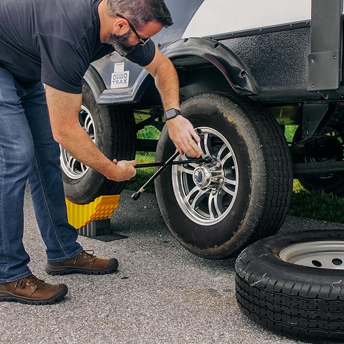 Camco Camper/RV Curved Trailer Aid - Features 6.5" of Lift & Includes Wheel Chock and Rubber Base Pad - Designed for Trailers Up to 20,000lbs & Compatible w/ Tires Up to 32" (44436)