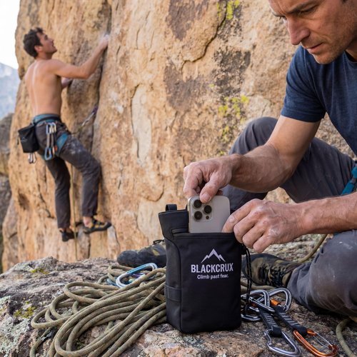 Chalk Bag for Rock Climbing, 600D Cordura Climbing Chalk Bag with Stiff Rim, Water-Resistant Design, Zippered Pocket, Adjustable Belt & Brush Holder, for Bouldering, Gym, Weight Lifting